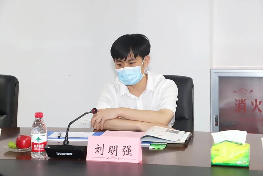 内黄县副县长王磊及相关部门负责人陪同调研。 